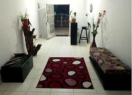 Kitara House Backpackers Hostel