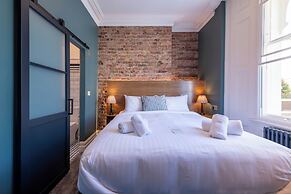 The Crown Pub & Guesthouse