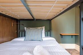 The Crown Pub & Guesthouse