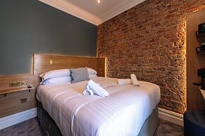 The Crown Pub & Guesthouse