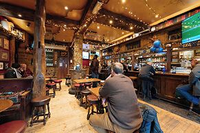 The Crown Pub & Guesthouse