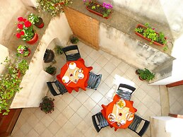 Cloris Guest House