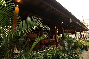 Mina Pelasa Hotel and Resto