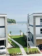 Friday Harbour Resort