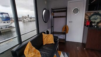 Tiny Hanzeboat
