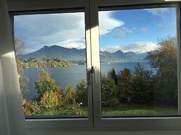 Lake Villa Lotus