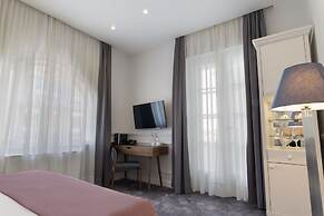 Public House Hotel
