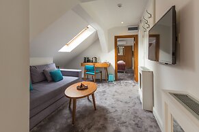 Public House Hotel