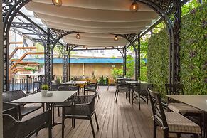 Public House Hotel