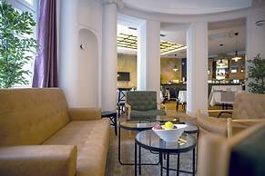 Public House Hotel