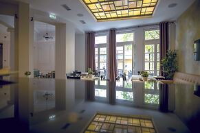 Public House Hotel