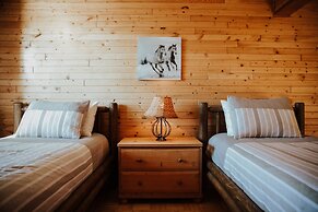 Big Creek Lodge - Working Guest Ranch