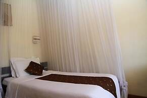 ARC Egerton Hotel