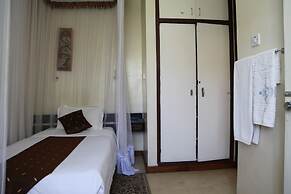 ARC Egerton Hotel
