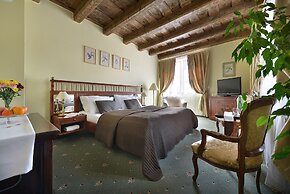 Hotel U Tri Pstrosu