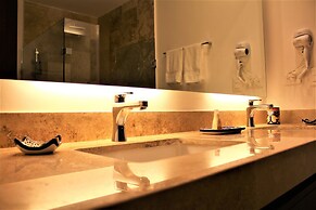 High-end comfort 2BR Condo with pool access by Happy Address