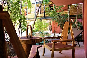 High-end comfort 2BR Condo with pool access by Happy Address