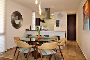 High-end comfort 2BR Condo with pool access by Happy Address
