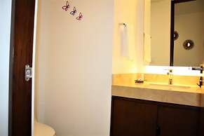 High-end comfort 2BR Condo with pool access by Happy Address