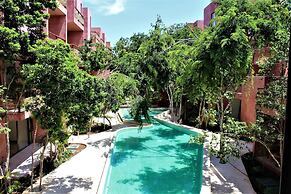 High-end comfort 2BR Condo with pool access by Happy Address