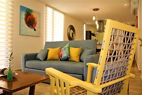 High-end comfort 2BR Condo with pool access by Happy Address