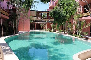 High-end comfort 2BR Condo with pool access by Happy Address