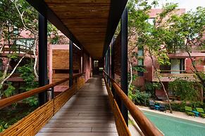 Profound relaxation in 2BR Condo with pool view by Happy Address