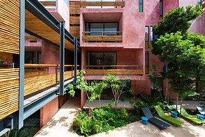 Profound relaxation in 2BR Condo with pool view by Happy Address