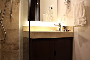 Profound relaxation in 2BR Condo with pool view by Happy Address