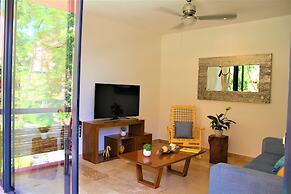 Profound relaxation in 2BR Condo with pool view by Happy Address