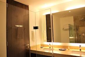 Profound relaxation in 2BR Condo with pool view by Happy Address