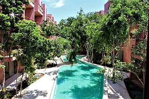 Profound relaxation in 2BR Condo with pool view by Happy Address