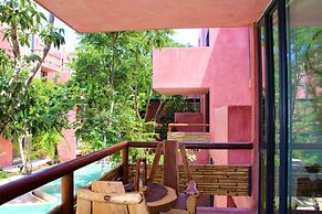 Profound relaxation in 2BR Condo with pool view by Happy Address
