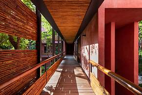 Chic Jungle 2 BR Condo by Happy Address