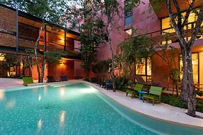 Chic Jungle 2 BR Condo by Happy Address