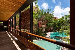 Chic Jungle 2 BR Condo by Happy Address