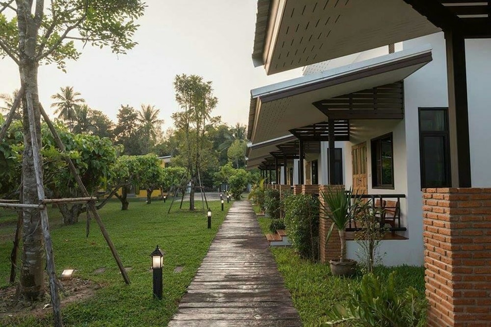 Baansuan Tisa Resort