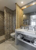 Niki Savvas Studio & Suites