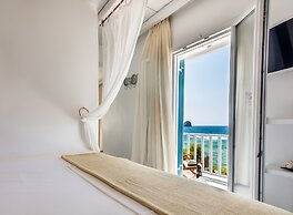 Niki Savvas Studio & Suites