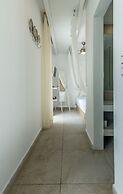 Niki Savvas Studio & Suites