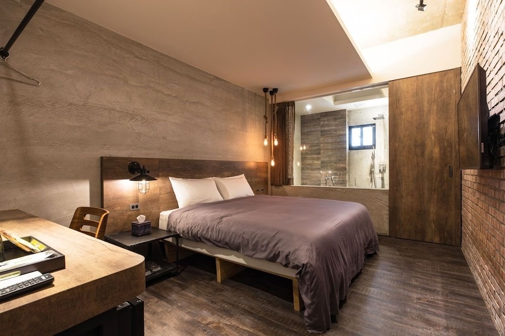 Wild Hotel