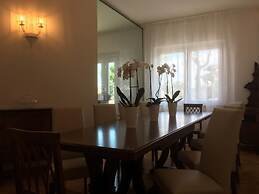 Robin Rooms