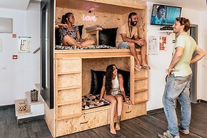 Deck Lodge - Hostel