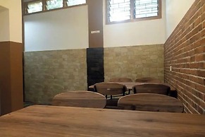 Pondok Backpacker City Square