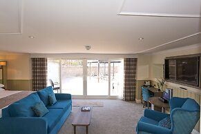 Duck Bay Hotel