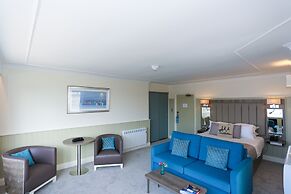 Duck Bay Hotel