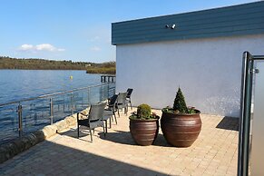 Duck Bay Hotel