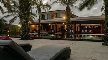 SuperNova Private Boutique Retreat Villa