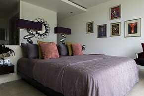 SuperNova Private Boutique Retreat Villa