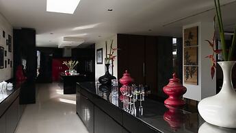SuperNova Private Boutique Retreat Villa